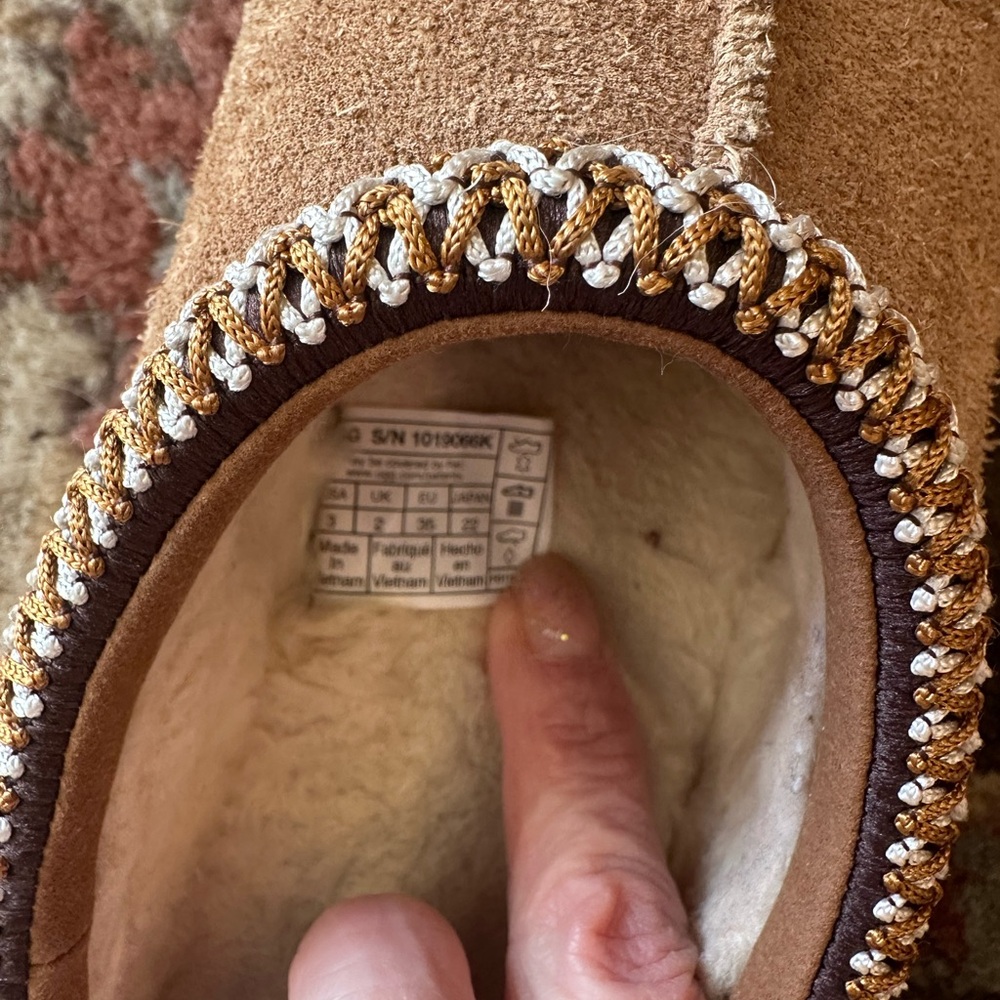 Like new uggs - Picture 5 of 5